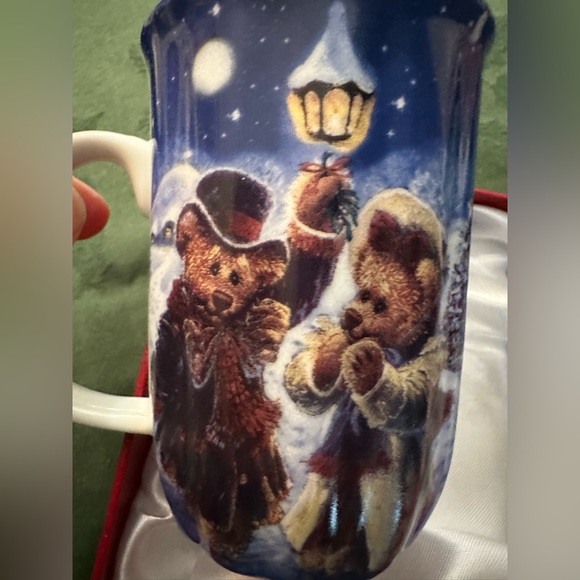 Royal Alfreda fine porcelain holiday cups (2) - Picture 2 of 6